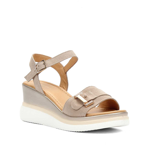 Kadın Bej Tokalı Dolgu Topuklu Süet Deri Sandalet