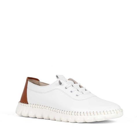 Kadın Beyaz Bağcıklı Dikiş Detaylı Deri Ayakkabı