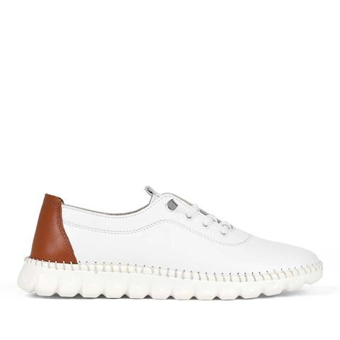 Kadın Beyaz Bağcıklı Dikiş Detaylı Deri Ayakkabı