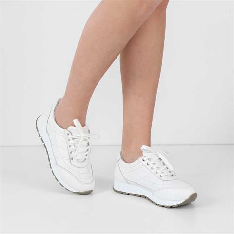 Kadın Beyaz Bağcıklı Kalın Tabanlı Deri Sneaker