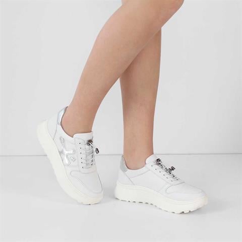 Kadın Beyaz Bağcıklı Kalın Tabanlı Deri Sneaker