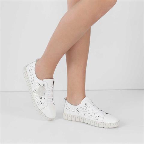 Kadın Beyaz Bağcıklı Kalın Tabanlı Deri Ayakkabı