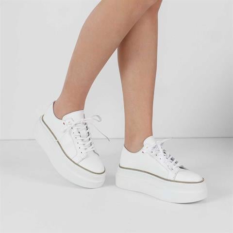 Kadın Beyaz Bağcıklı Kalın Tabanlı Deri Sneaker