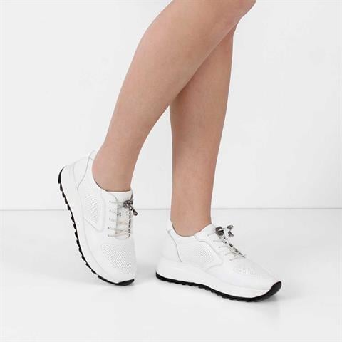 Kadın Beyaz Bağcıklı Kalın Tabanlı Deri Sneaker
