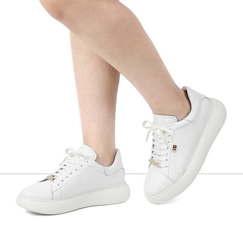 Kadın Beyaz Bağcıklı Kalın Tabanlı Deri Sneaker