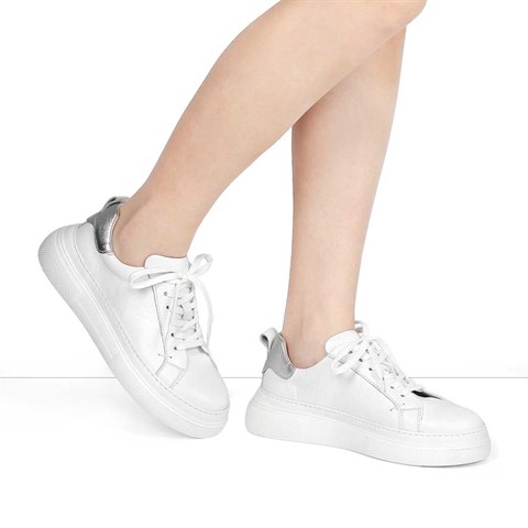 Kadın Beyaz Bağcıklı Kalın Tabanlı Deri Sneaker
