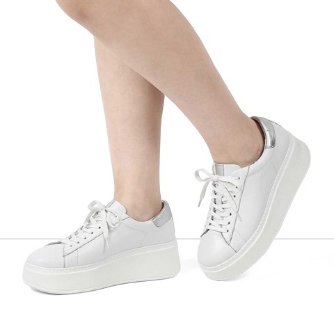 Kadın Beyaz Bağcıklı Kalın Tabanlı Deri Sneaker