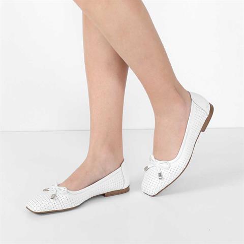 Kadın Beyaz Fiyonklu Deri Babet