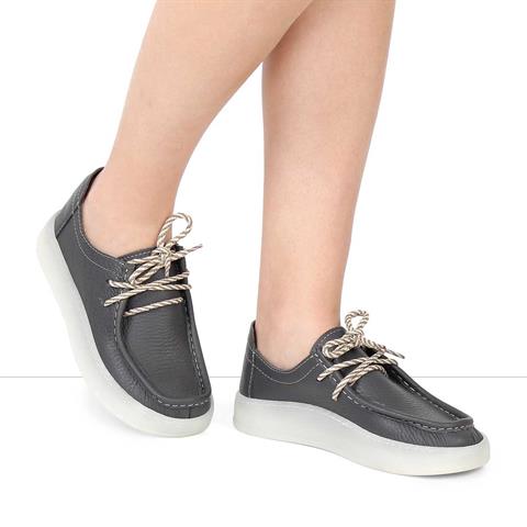 Kadın Gri Bağcıklı Kalın Tabanlı Deri Ayakkabı