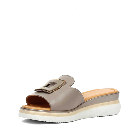 Kadın Gri Tokalı Deri Terlik