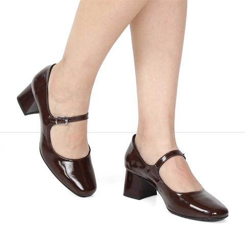 Kadın Kahverengi Tokalı Kalın Topuklu Rugan Deri Klasik Ayakkabı