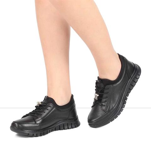 Kadın Siyah Bağcıklı Deri Ayakkabı