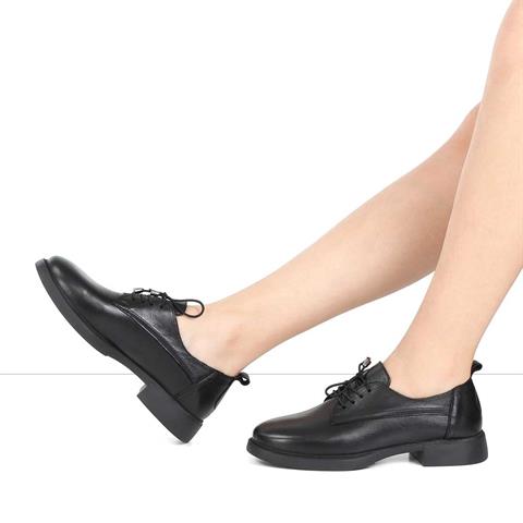 Kadın Siyah Bağcıklı Deri Günlük Ayakkabı