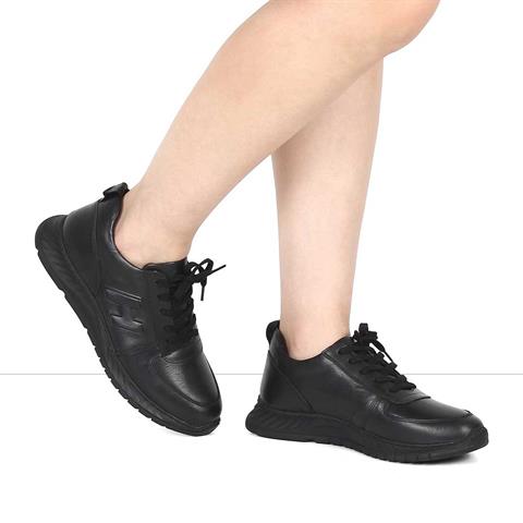 Kadın Siyah Bağcıklı Deri Sneaker
