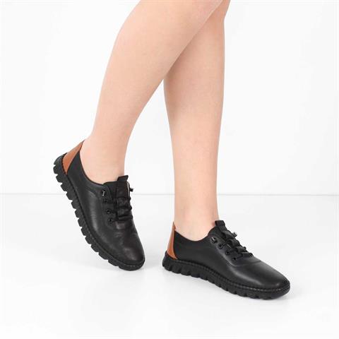 Kadın Siyah Bağcıklı Dikiş Detaylı Deri Ayakkabı