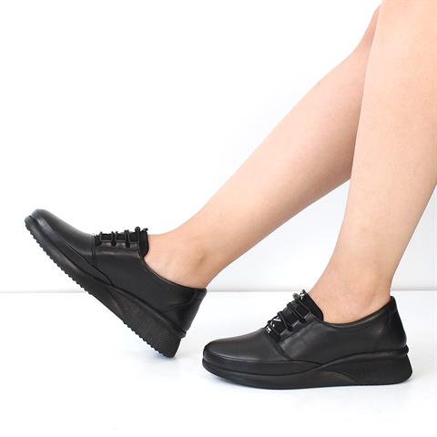 Kadın Siyah Bağcıklı Dolgu Topuklu Deri Ayakkabı