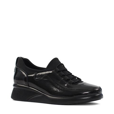 Kadın Siyah Bağcıklı Dolgu Topuklu Rugan Deri Ayakkabı