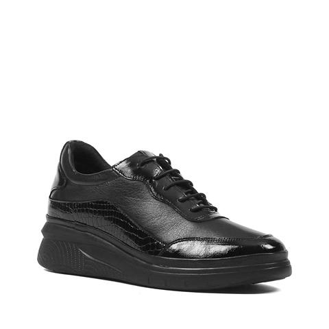 Kadın Siyah Bağcıklı Dolgu Topuklu Rugan Deri Ayakkabı