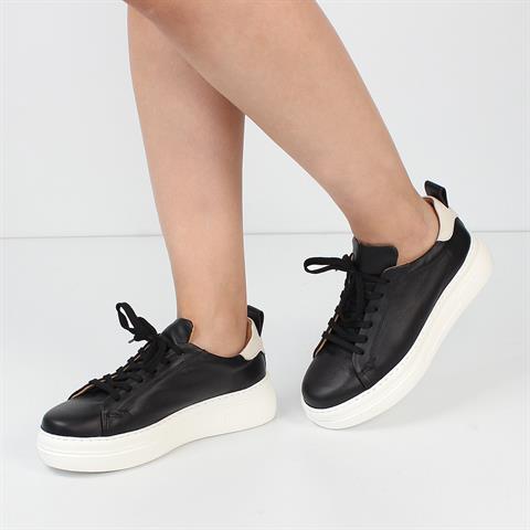 Kadın Siyah Bağcıklı Kalın Tabanlı Deri Sneaker