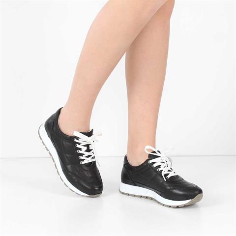 Kadın Siyah Bağcıklı Kalın Tabanlı Deri Sneaker