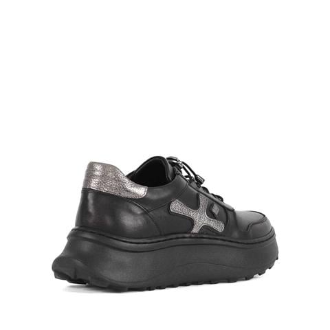 Kadın Siyah Bağcıklı Kalın Tabanlı Deri Sneaker