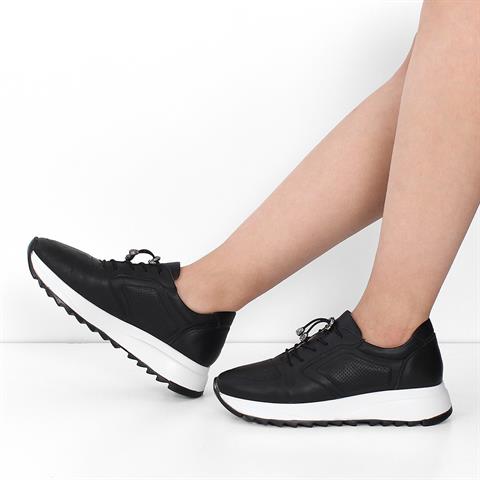 Kadın Siyah Bağcıklı Kalın Tabanlı Deri Sneaker