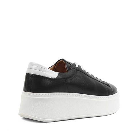 Kadın Siyah Bağcıklı Kalın Tabanlı Deri Sneaker