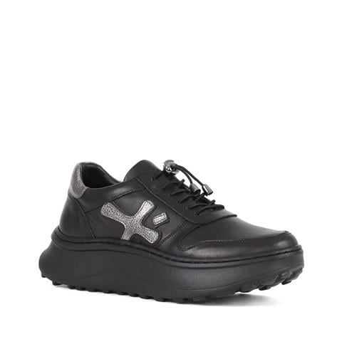 Kadın Siyah Bağcıklı Kalın Tabanlı Deri Sneaker