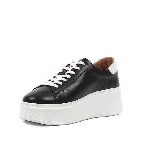 Kadın Siyah Bağcıklı Kalın Tabanlı Deri Sneaker