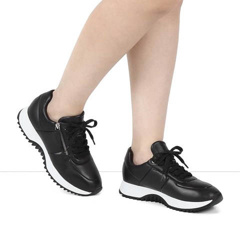 Kadın Siyah Bağcıklı Kalın Tabanlı Deri Sneaker