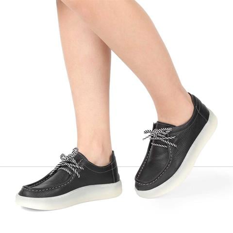 Kadın Siyah Bağcıklı Kalın Tabanlı Deri Ayakkabı