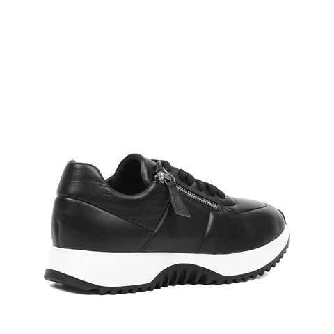 Kadın Siyah Bağcıklı Kalın Tabanlı Deri Sneaker