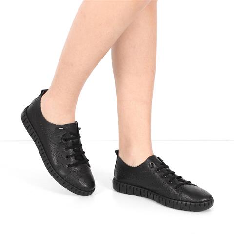 Kadın Siyah Bağcıklı Kalın Tabanlı Deri Ayakkabı