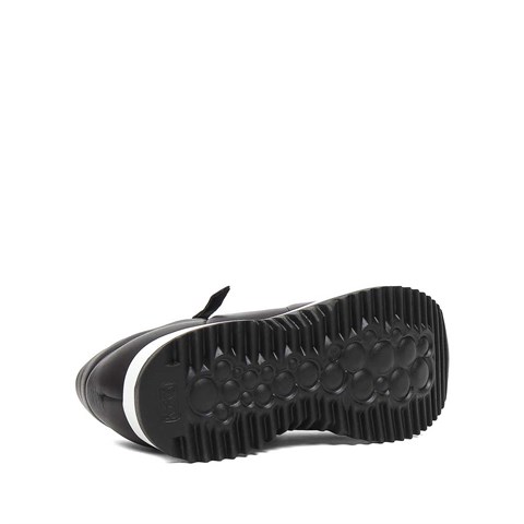 Kadın Siyah Bağcıklı Kalın Tabanlı Deri Sneaker