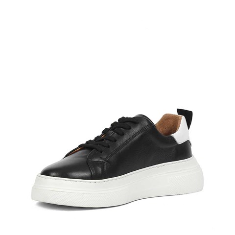 Kadın Siyah Bağcıklı Kalın Tabanlı Deri Sneaker