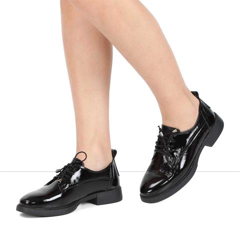 Kadın Siyah Bağcıklı Rugan Deri Günlük Ayakkabı