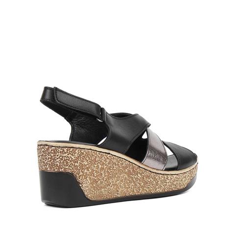 Kadın Siyah Bantlı Dolgu Topuklu Deri Sandalet