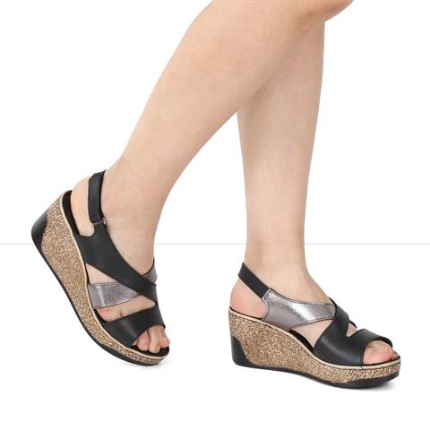 Kadın Siyah Bantlı Dolgu Topuklu Deri Sandalet