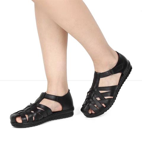 Kadın Siyah Bilekten Bantlı Deri Sandalet