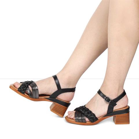 Kadın Siyah Bilekten Bantlı Deri Sandalet