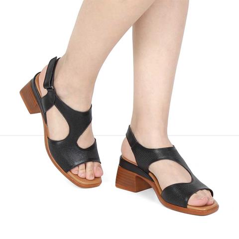 Kadın Siyah Bilekten Bantlı Deri Sandalet