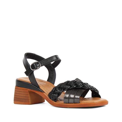 Kadın Siyah Bilekten Bantlı Deri Sandalet