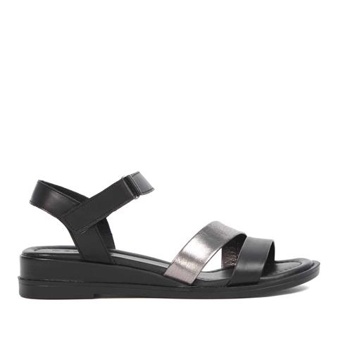 Kadın Siyah Bilekten Bantlı Deri Sandalet