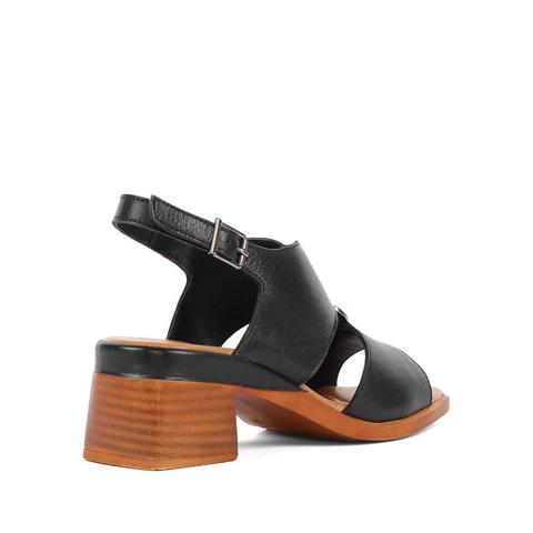 Kadın Siyah Bilekten Bantlı Deri Sandalet
