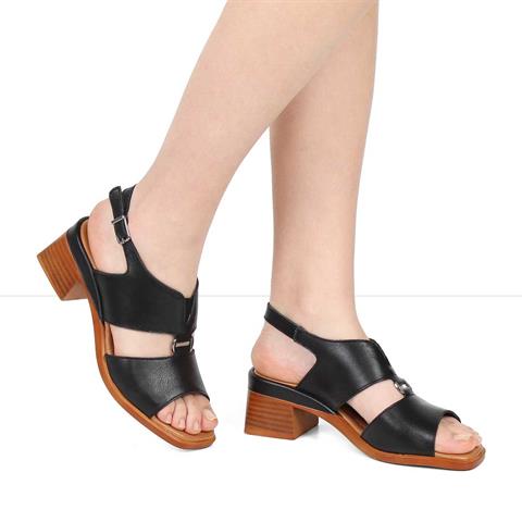 Kadın Siyah Bilekten Bantlı Deri Sandalet
