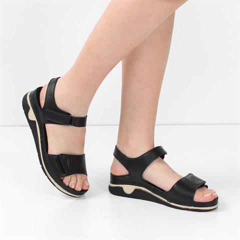 Kadın Siyah Bilekten Cırt Cırtlı Deri Sandalet