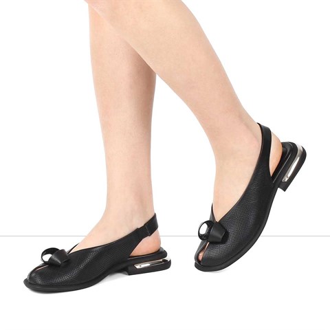 Kadın Siyah Bilekten Lastikli Deri Sandalet