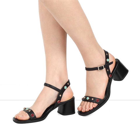 Kadın Siyah Bilekten Tokalı Deri Sandalet