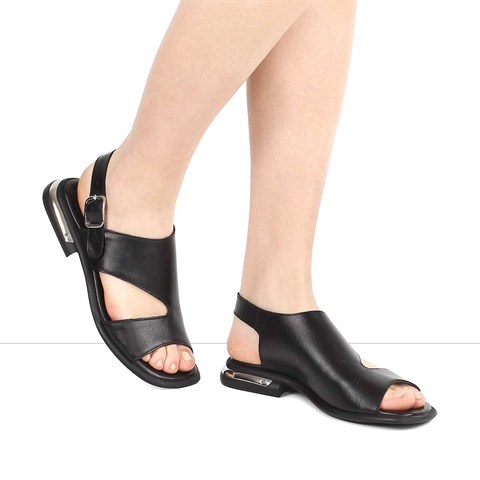 Kadın Siyah Bilekten Tokalı Deri Sandalet