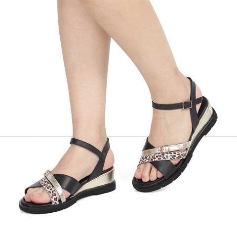 Kadın Siyah Bilekten Tokalı Deri Sandalet